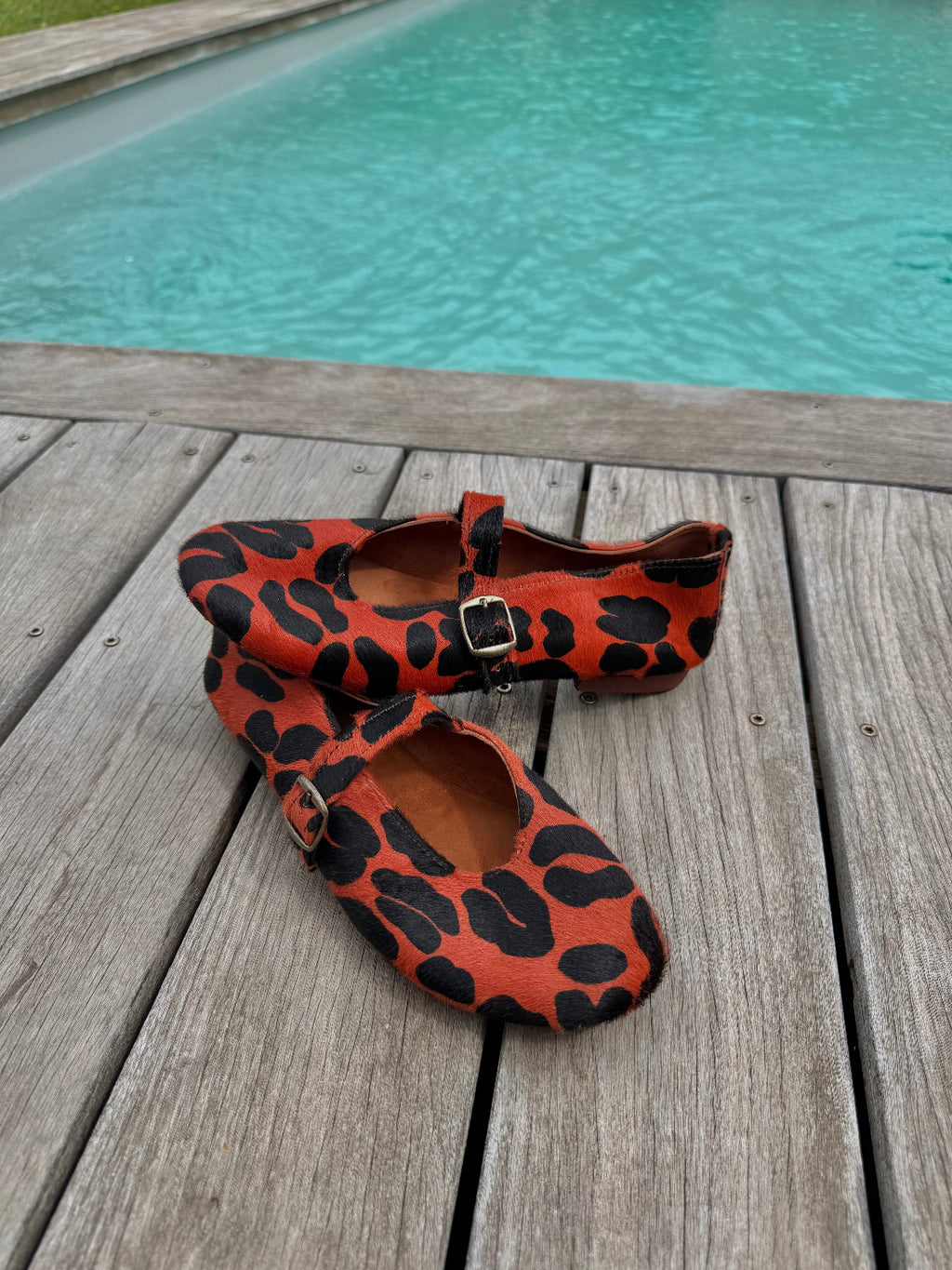 ballerines cuir motif bisous